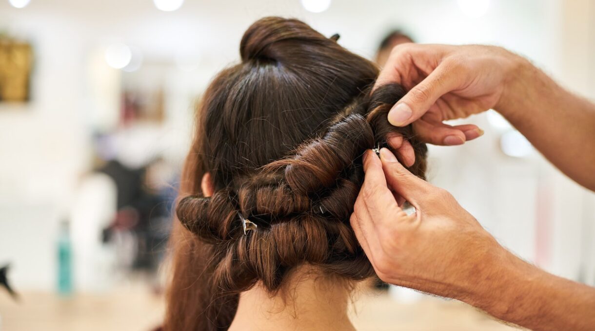 Cum să previi și să tratezi căderea părului: cauze, remedii și prevenție