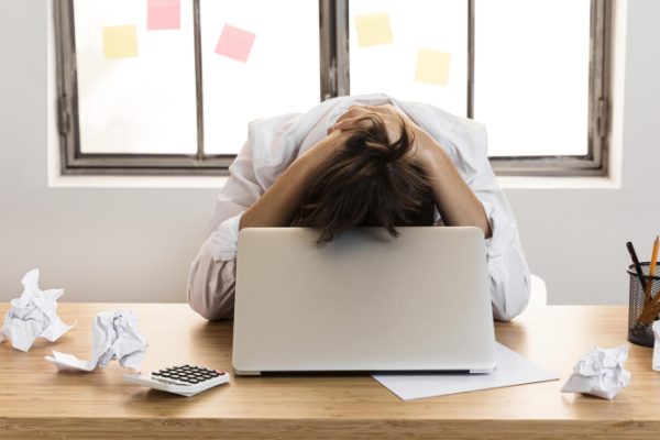Cum să identifici semnele burnout-ului la timp