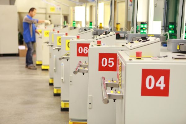 Cum optimizează AI procesele din fabrici