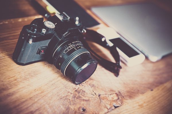 Merită Canon EOS R6 Mark II în 2026? Ce oferă aparatul foto mirrorless pentru foto și video