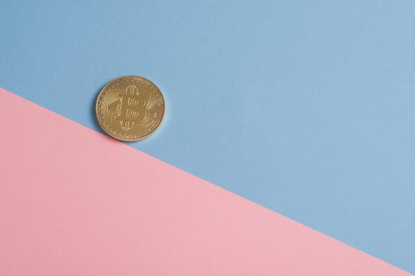 De ce cresc și scad prețurile criptomonedelor și ce influențează piața